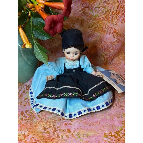 Madame Alexander Doll Romania "Rumania" #586 8” Int'l World Dolls Tag only 1987 - Picture 3 of 8